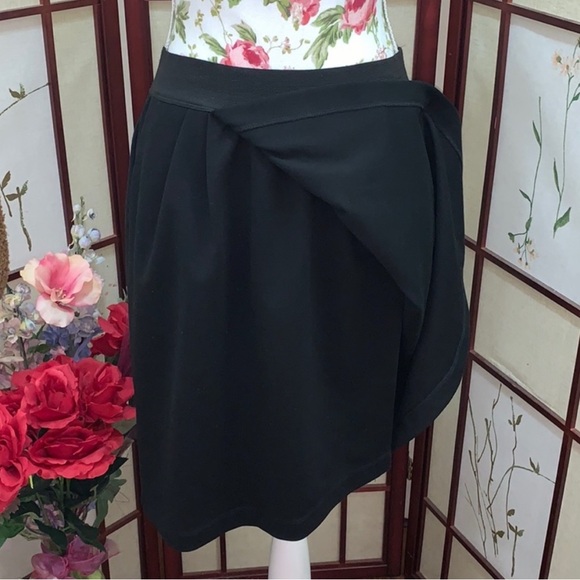 Elegant black skirt with side pockets 🌷 - Picture 3 of 7